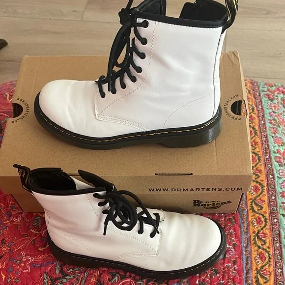 Dr. Martens White and Black Men's Boots Box included - Picture 8 of 8